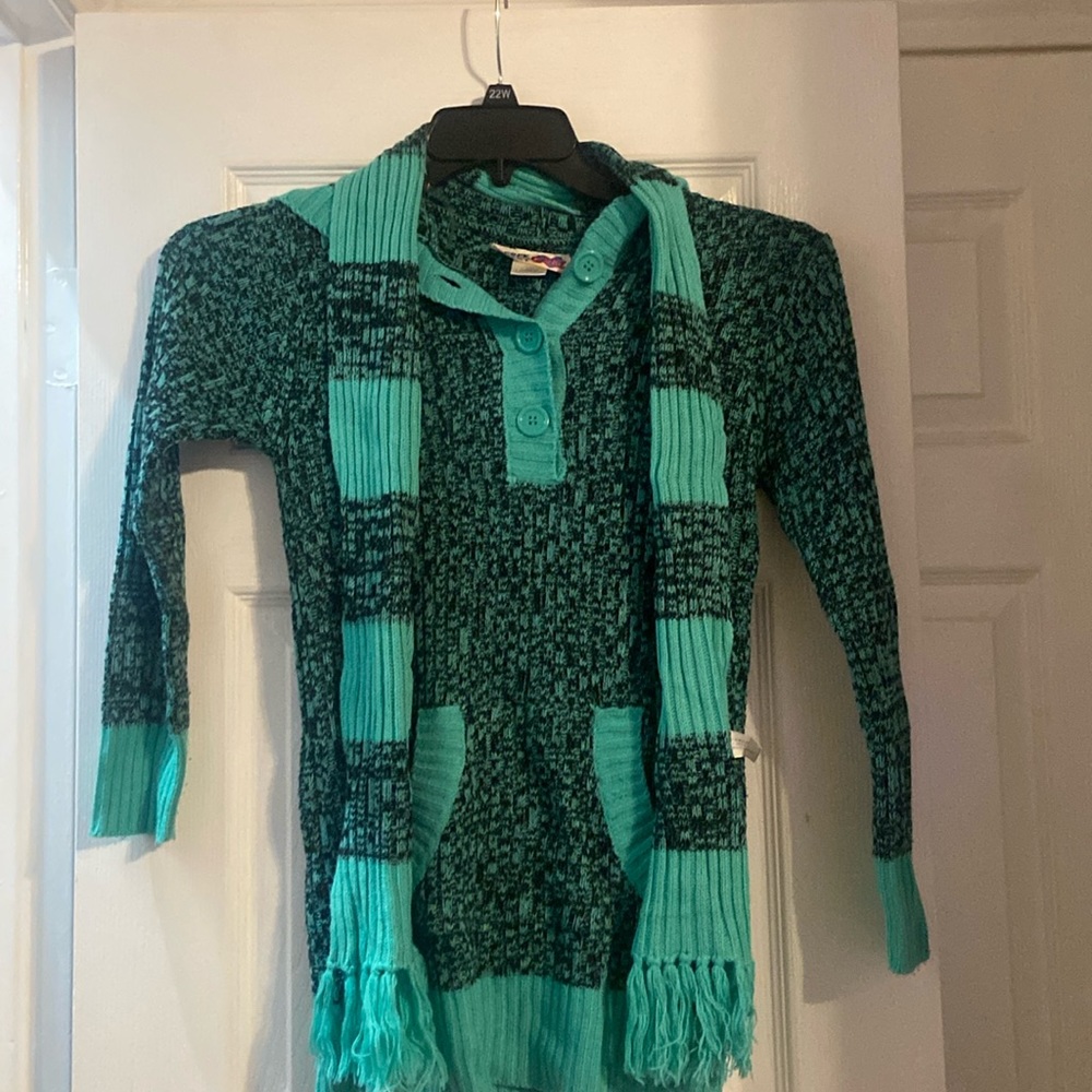 Girls sweater great used condition. Derek’s Heart